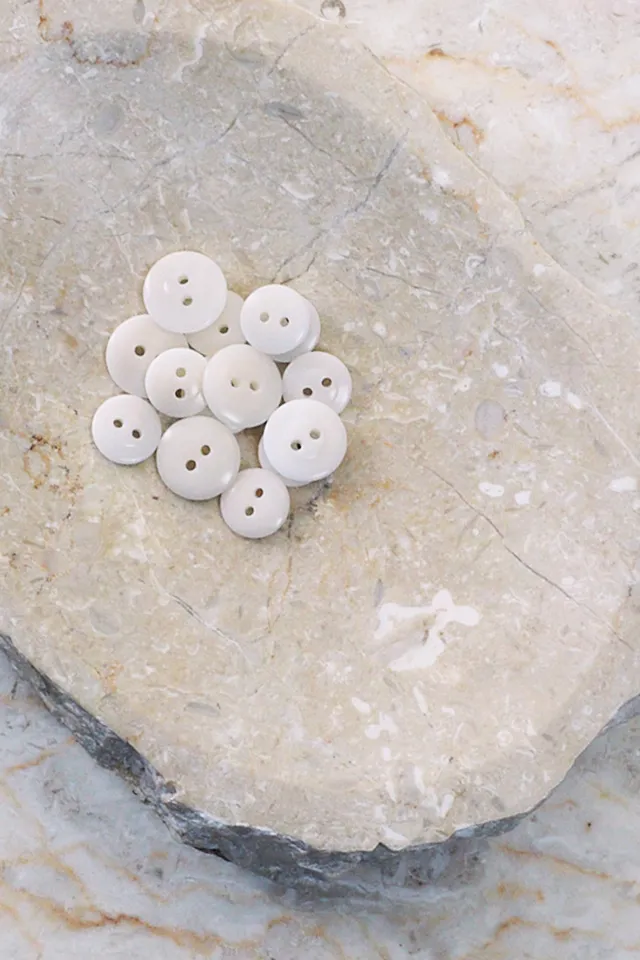 atelier-brunette-boutons-viny-off-white-en-corozo image 1