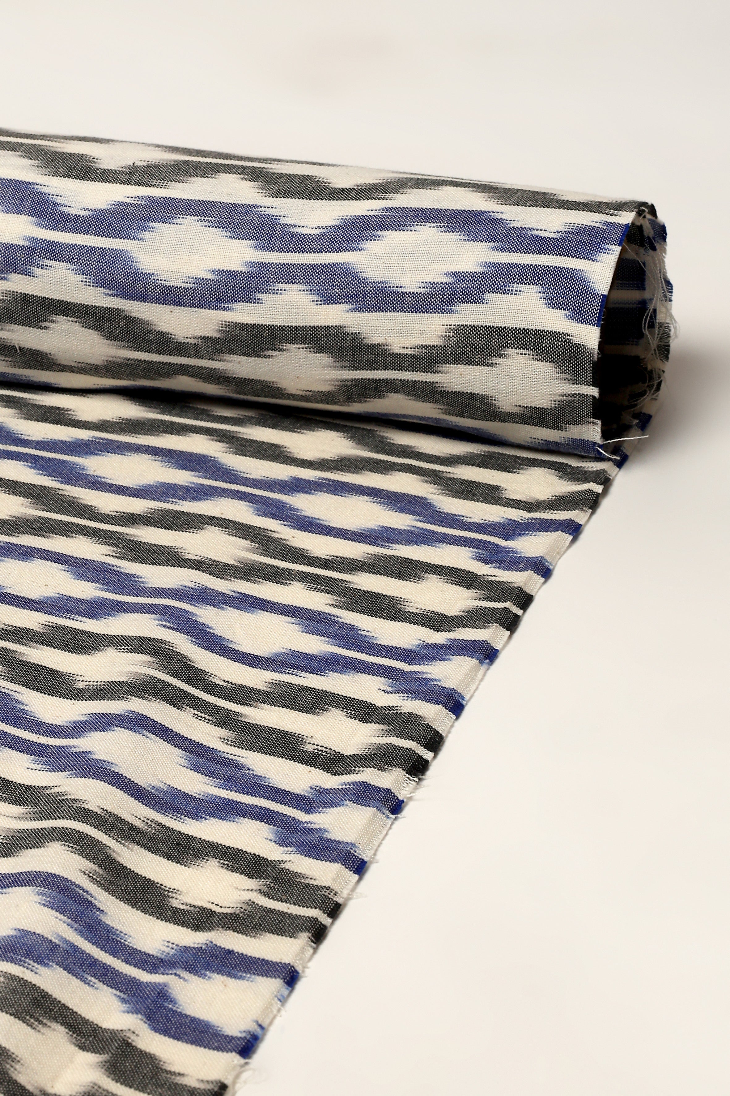 atelier-brunette-l-ikat-004-tissu-bazaar-re-sourc-110-cm image 3