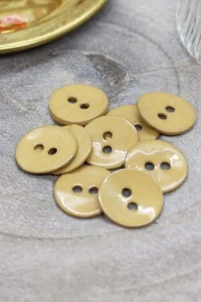 atelier-brunette-boutons-glossy-mustard-x10-boutons-nacre-akoya image 1