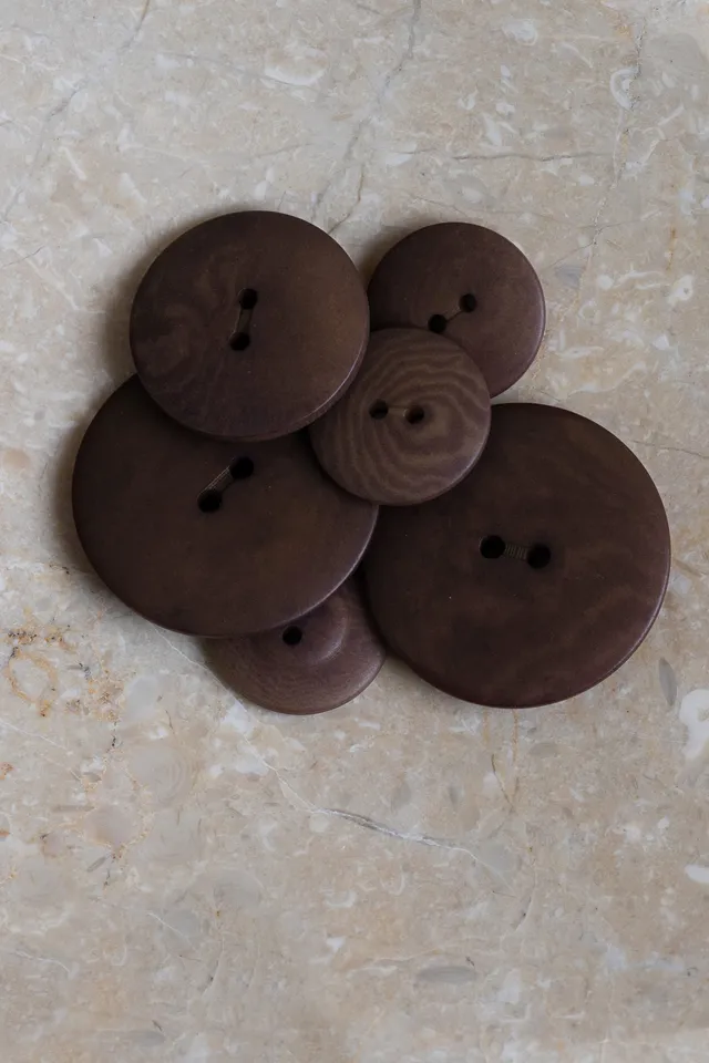 atelier-brunette-boutons-palm-oat-chocolate-en-corozo image 1