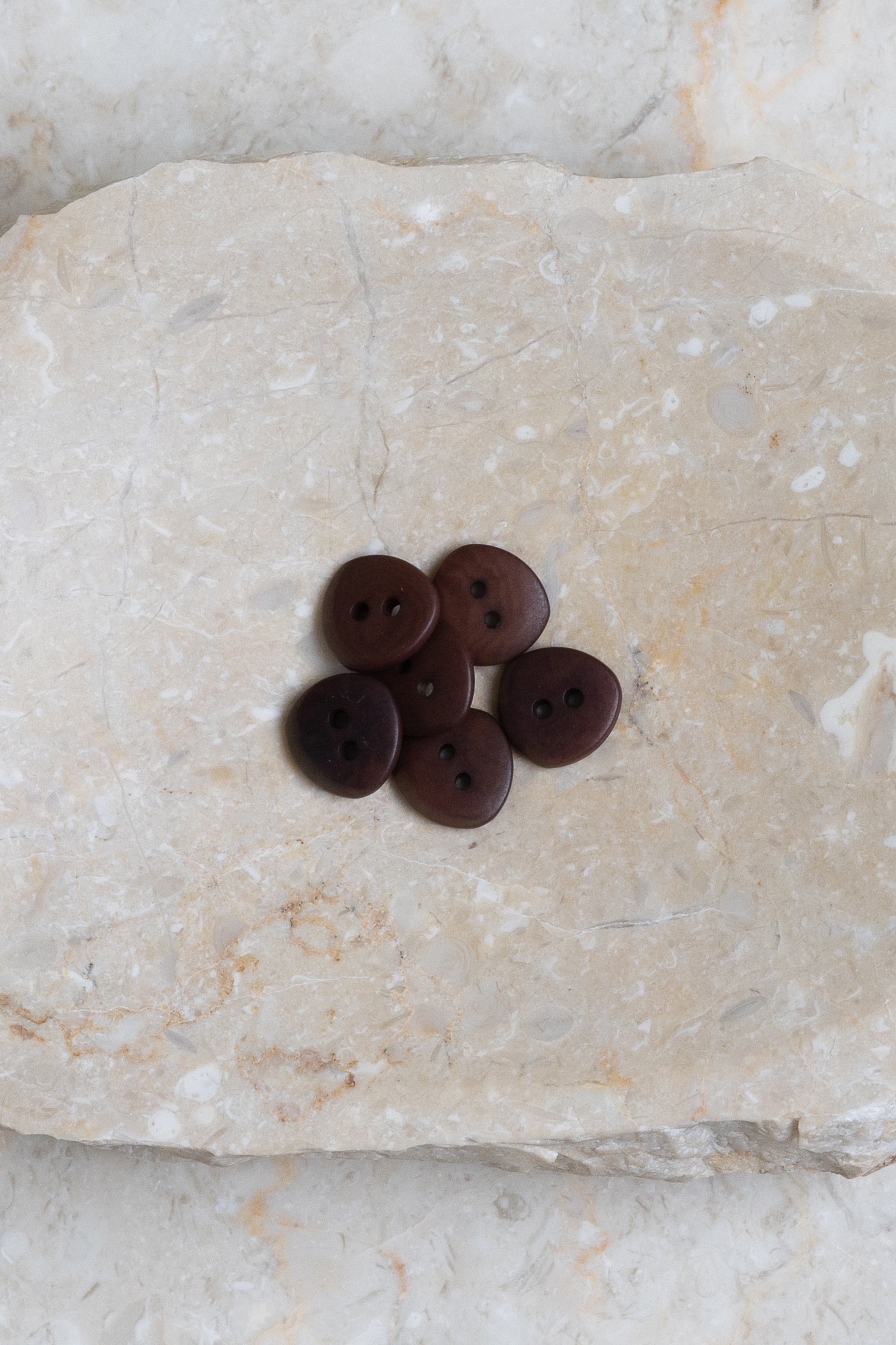 atelier-brunette-boutons-jaipur-rust-crispy-brownie-corozo image 2