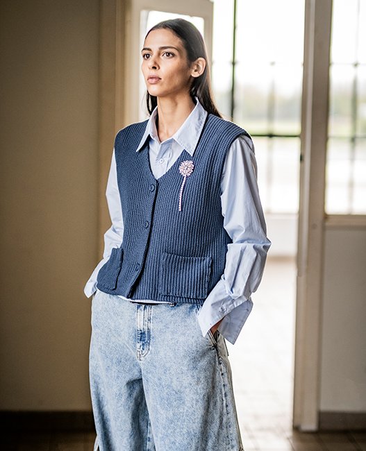 fibre-mood-zehra-gilet-sans-manches-patron-de-couture-col-v image 1