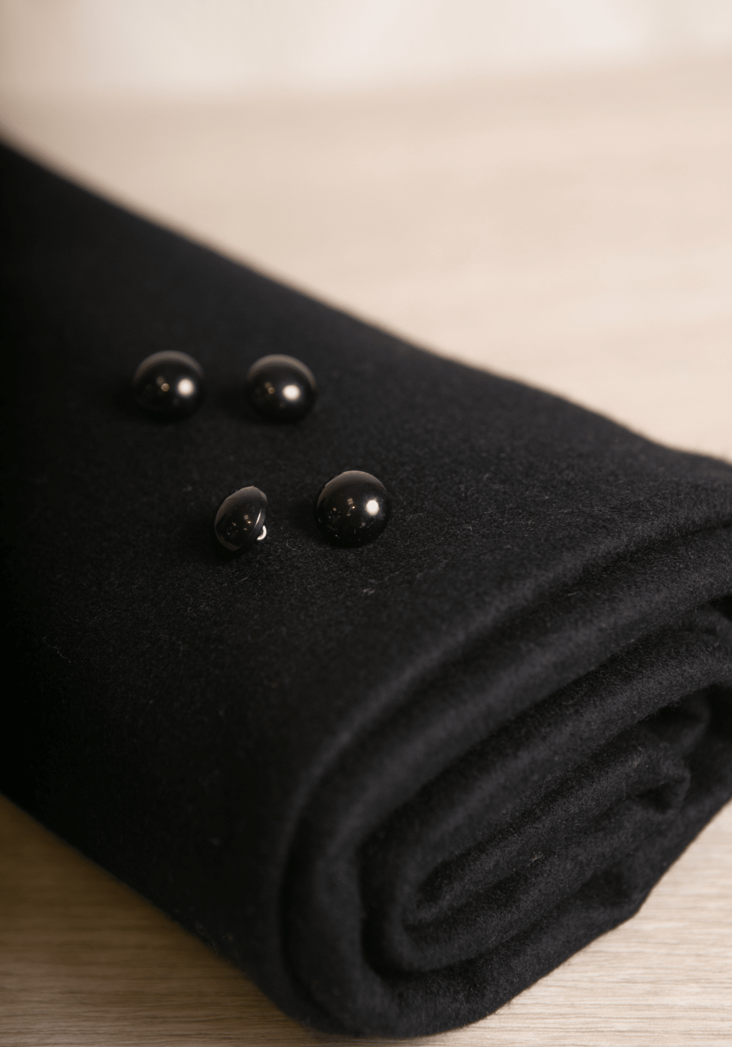 maison-fauve-lainage-flanelle-100-laine-noir-tissu-manteau-au-m-tre image 4