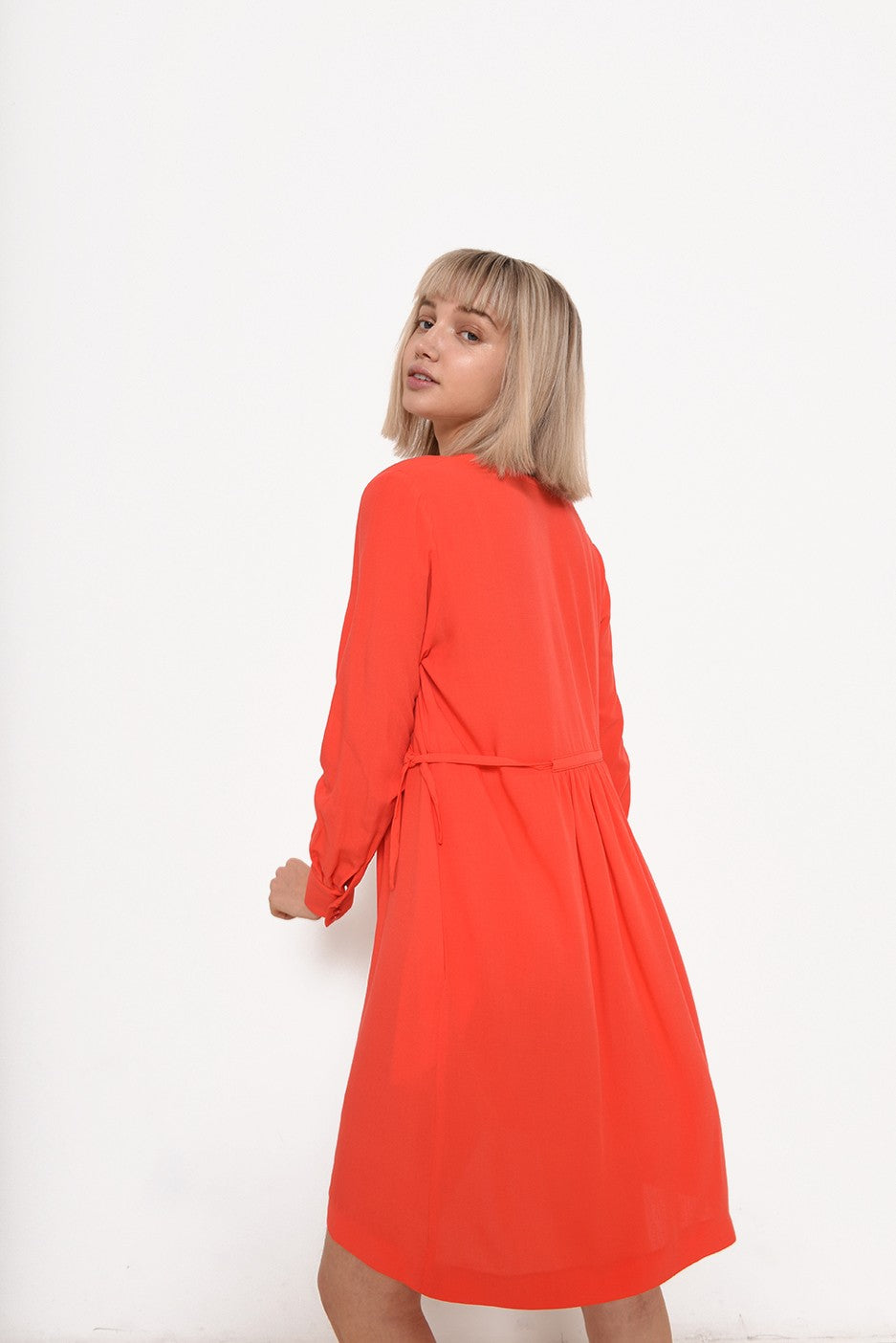 fibre-mood-pola-patron-de-couture-robe-longue-ample-taille-empire-volants image 4