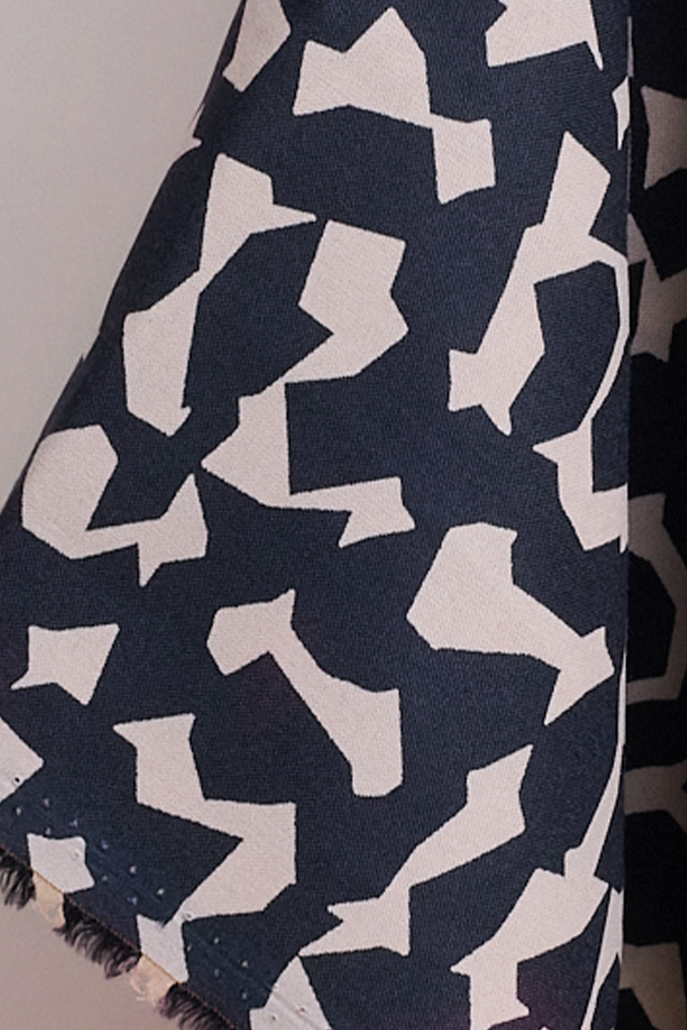 atelier-brunette-tissu-ekko-deep-charcoal-viscose-ecovero image 4