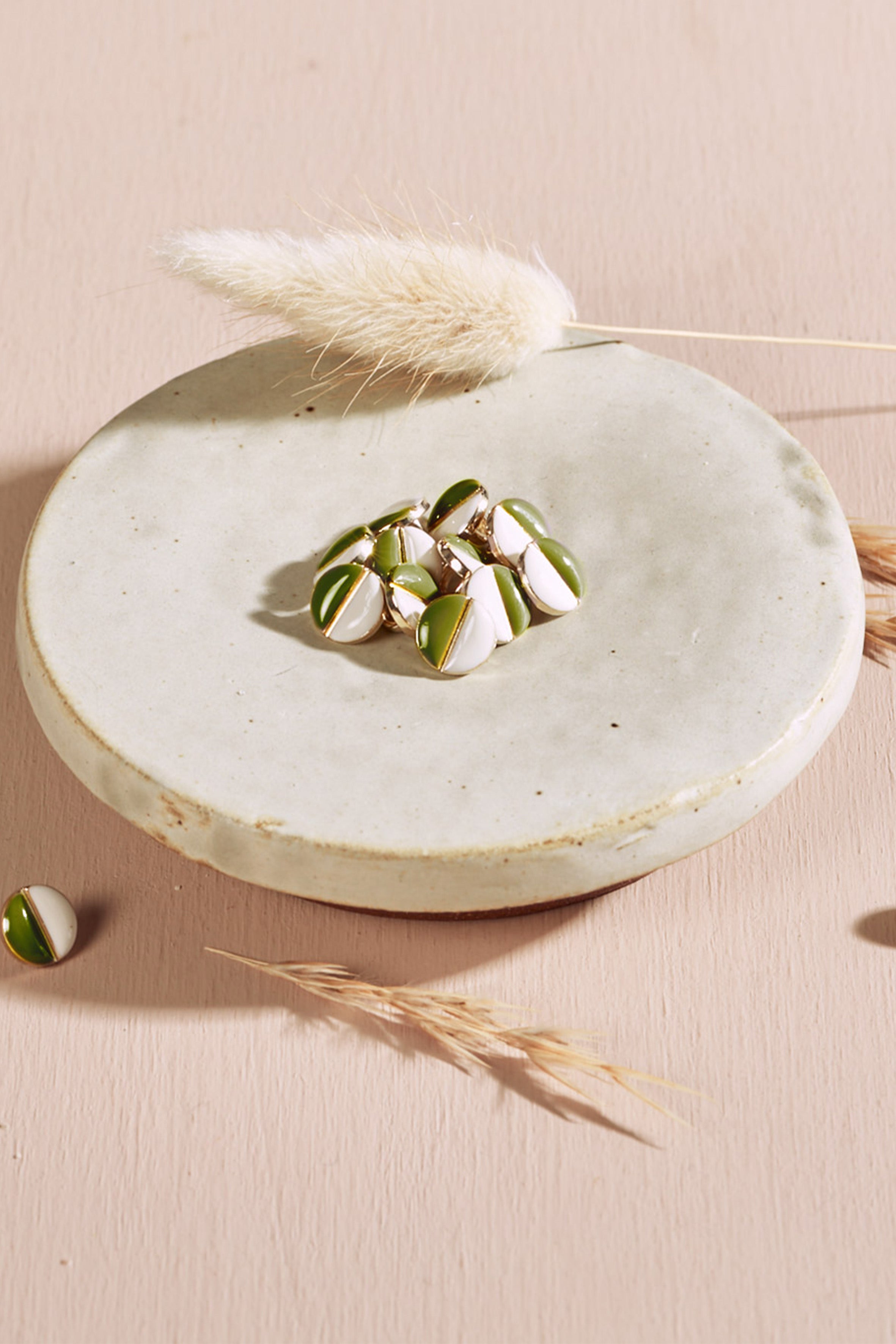 atelier-brunette-boutons-wink-off-white-matcha-leaf-fabriqu-s-en-france image 1