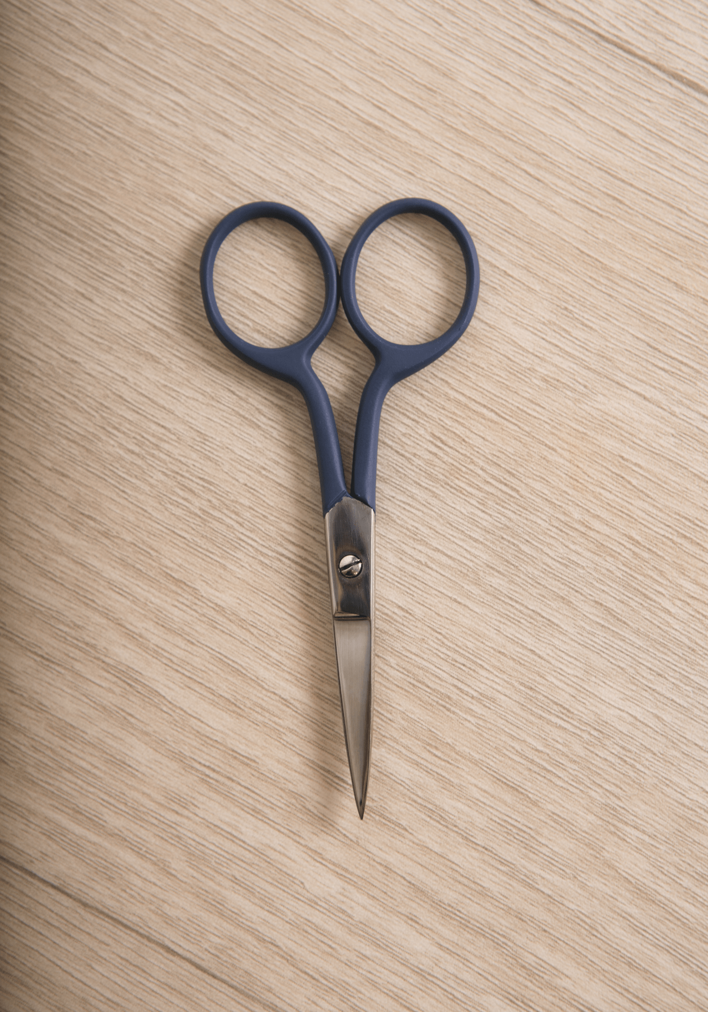 maison-fauve-ciseaux-de-brodeuse-bleu-marine-accessoire-couture image 2