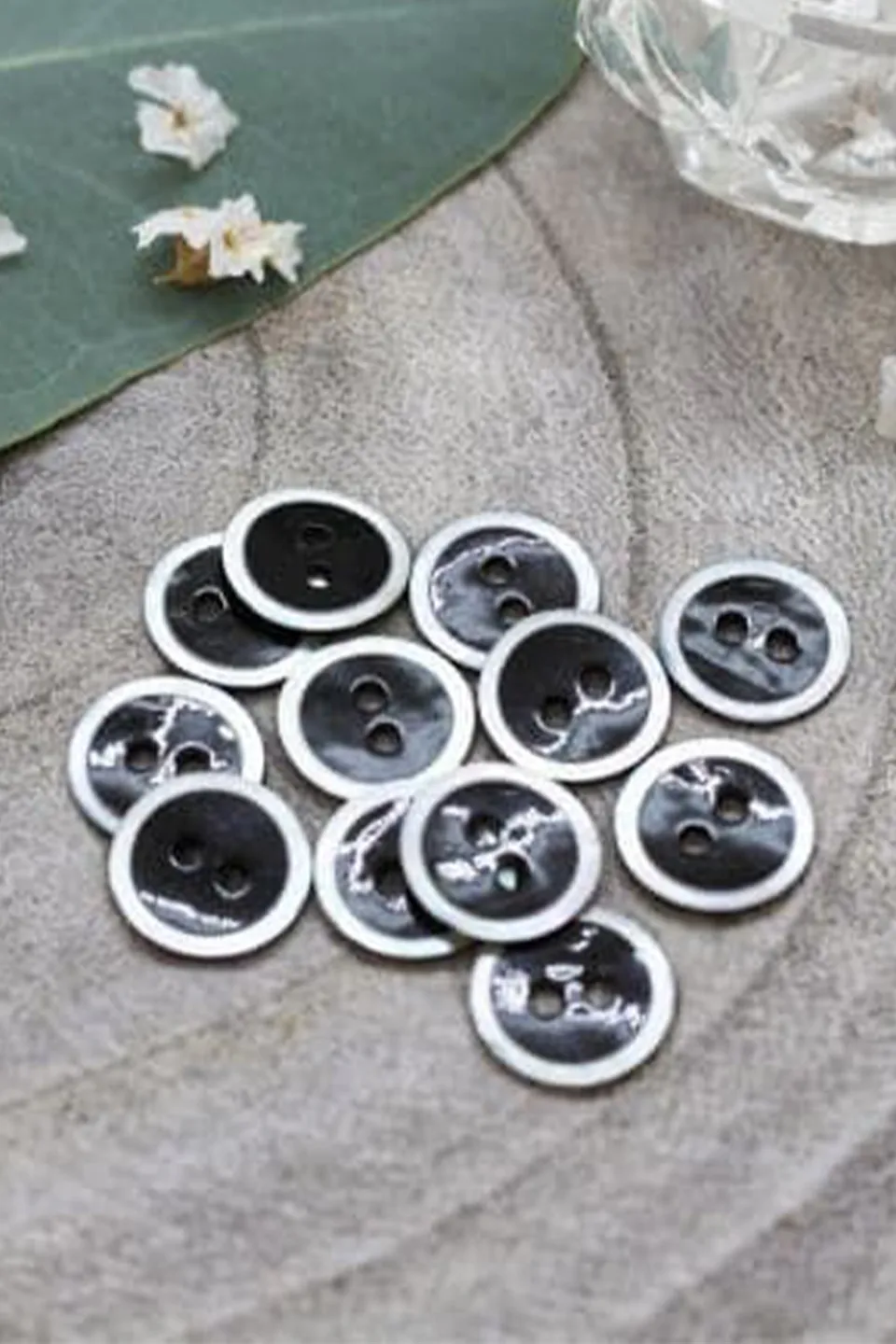 atelier-brunette-boutons-halo-black-x10-nacre-akoya image 1