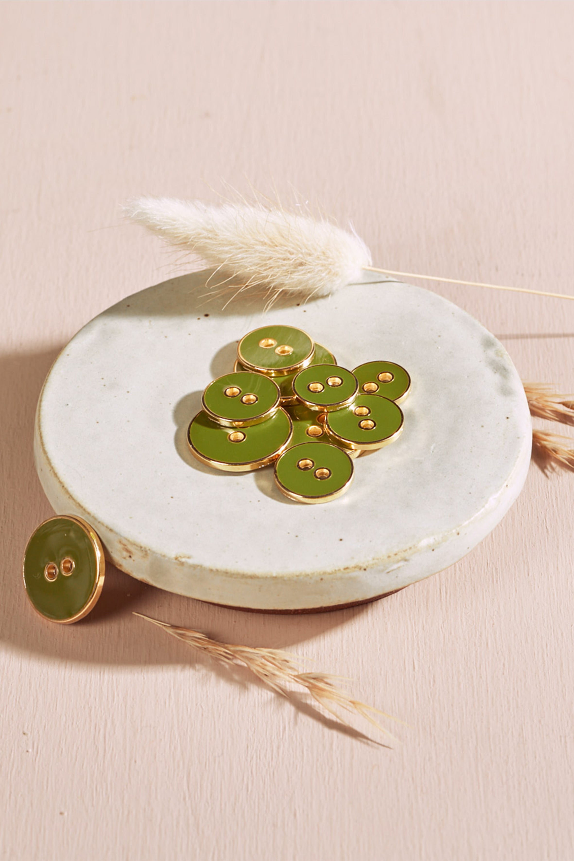 atelier-brunette-boutons-joy-matcha-leaf-x10-boutons-m-tal-dor image 2