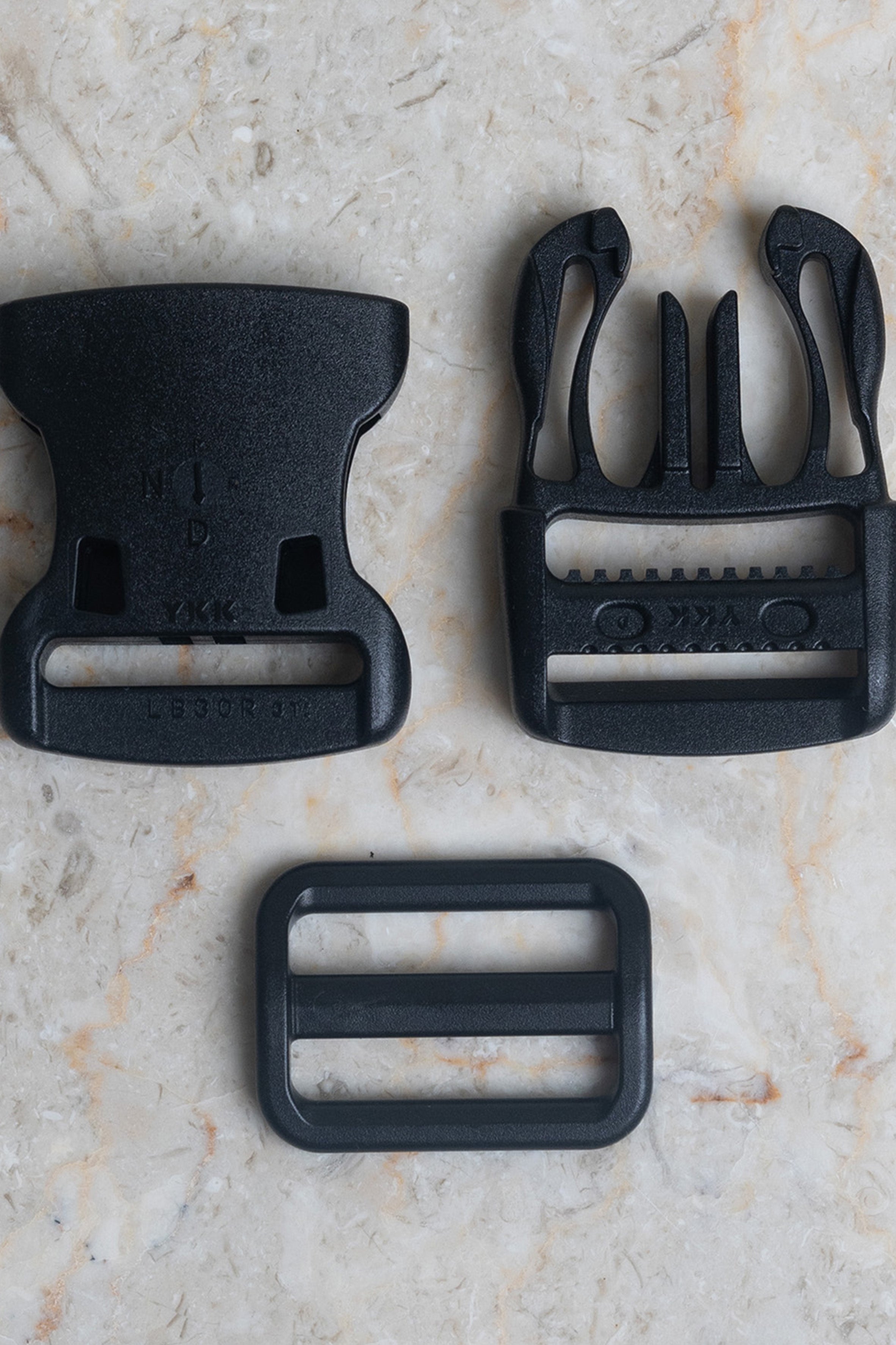 atelier-brunette-boucles-clips-30-mm-noir-mercerie-couture image 2