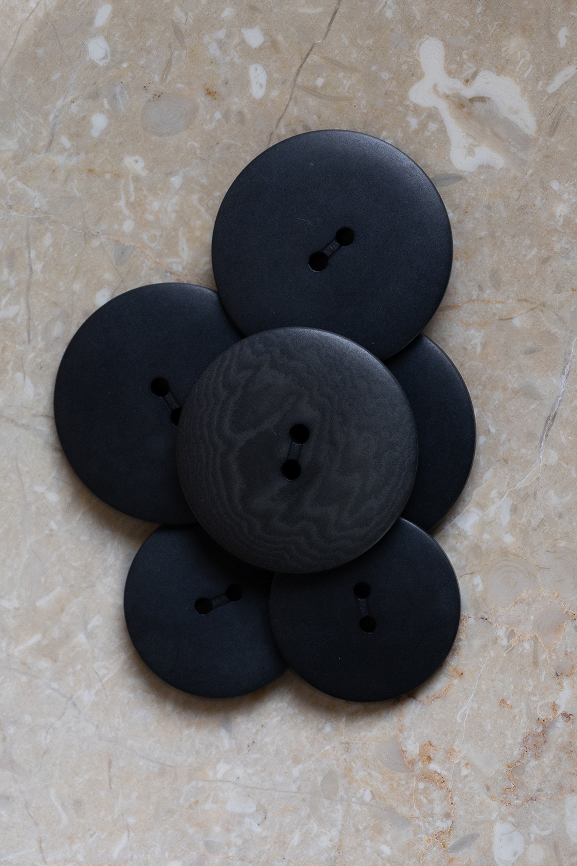 atelier-brunette-boutons-palm-night-deep-charcoal-boutons-corozo image 1