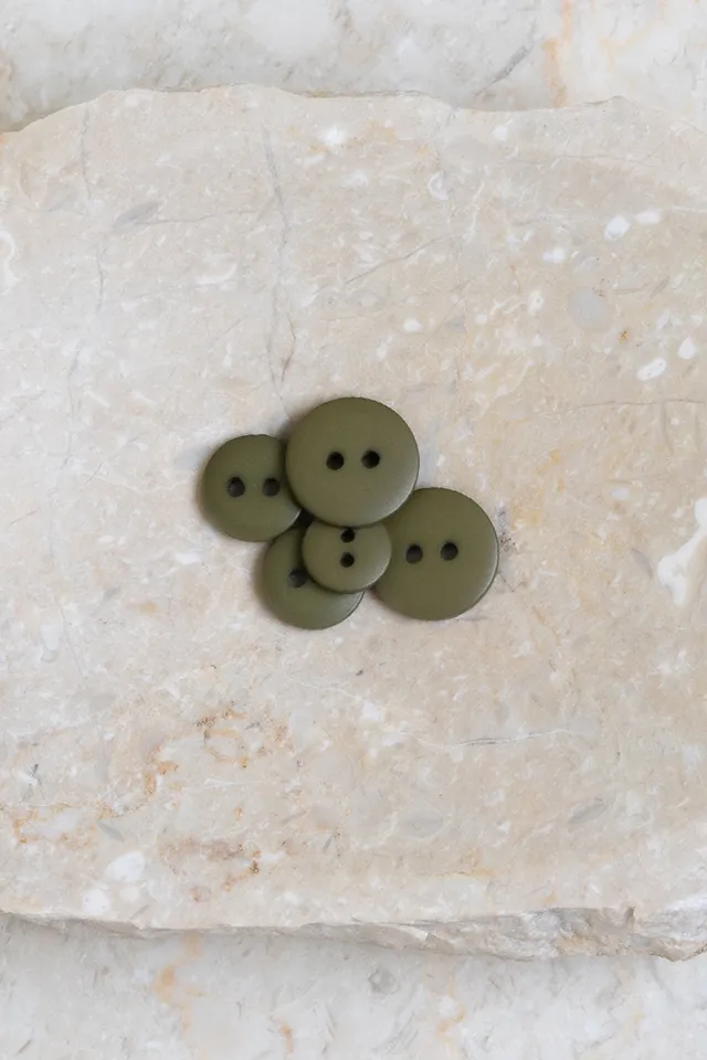 atelier-brunette-boutons-classic-matte-ivy-green-mercerie-couture image 1