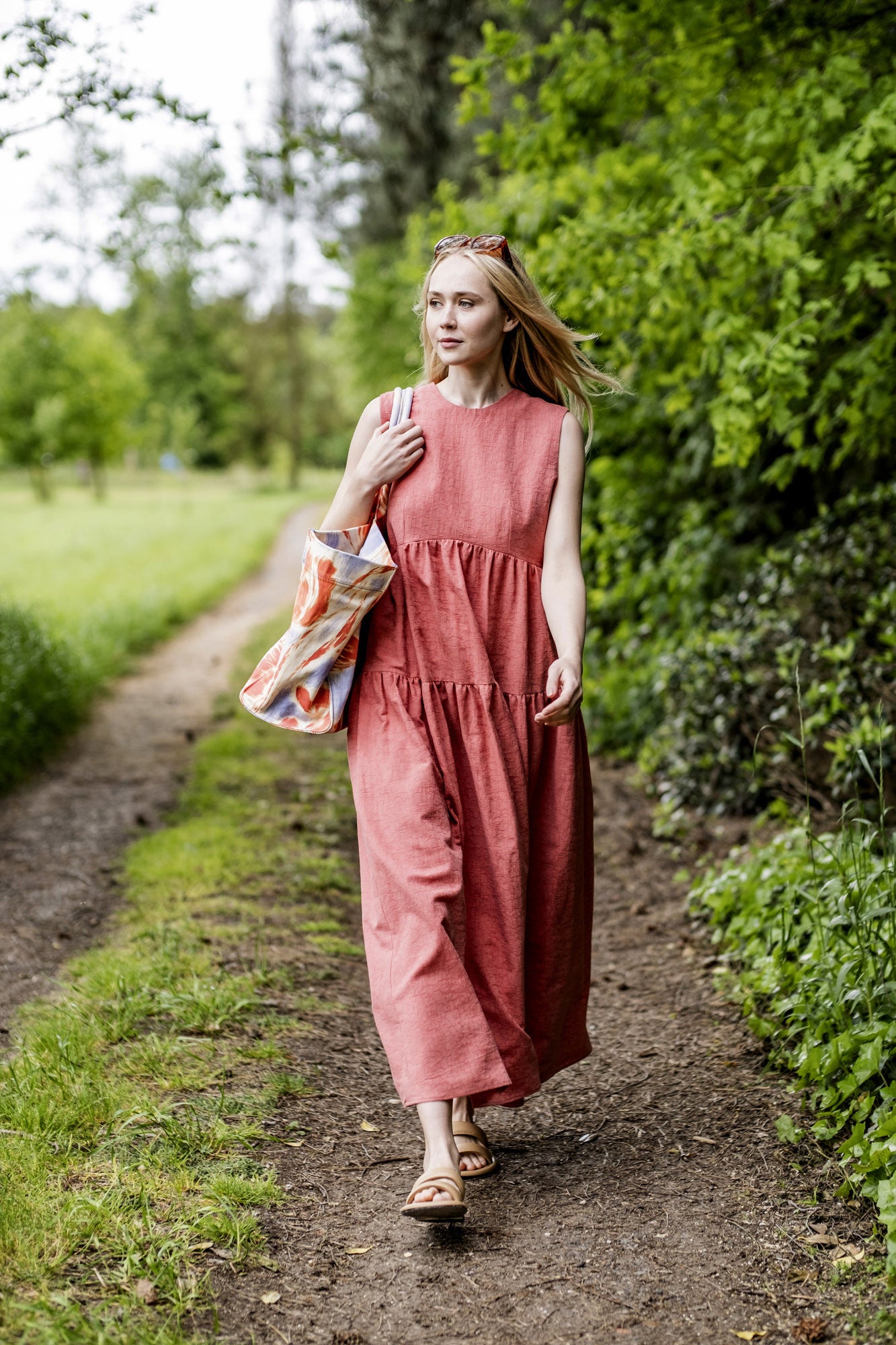 fibre-mood-nikka-robe-patron-de-couture-longue-sans-manches image 1