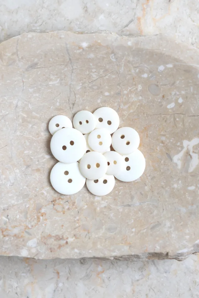 atelier-brunette-boutons-classic-matte-off-white-x-lot-boutons-polyester-teint image 1