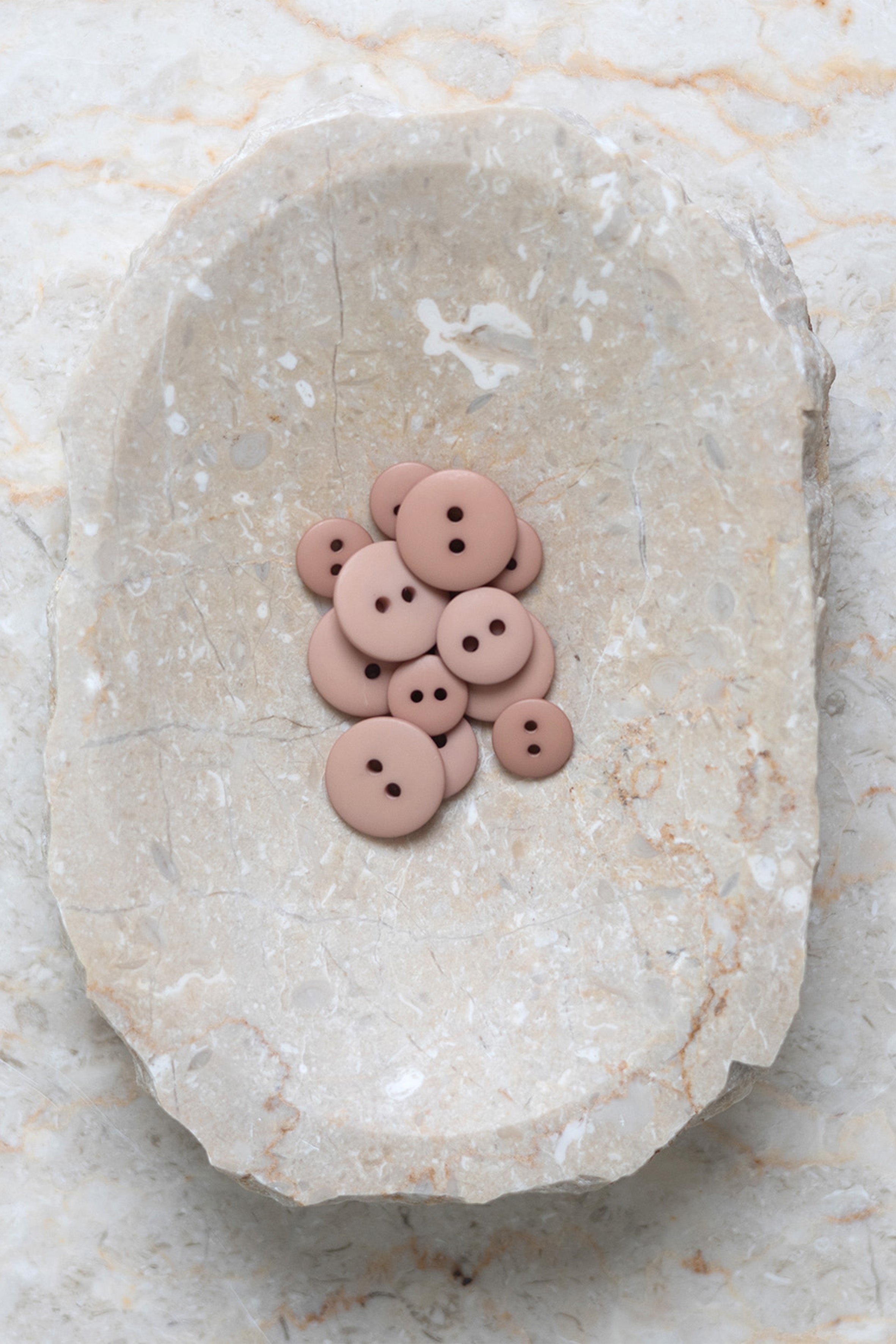 atelier-brunette-boutons-classic-matte-maple-sandy-sand-mercerie image 1