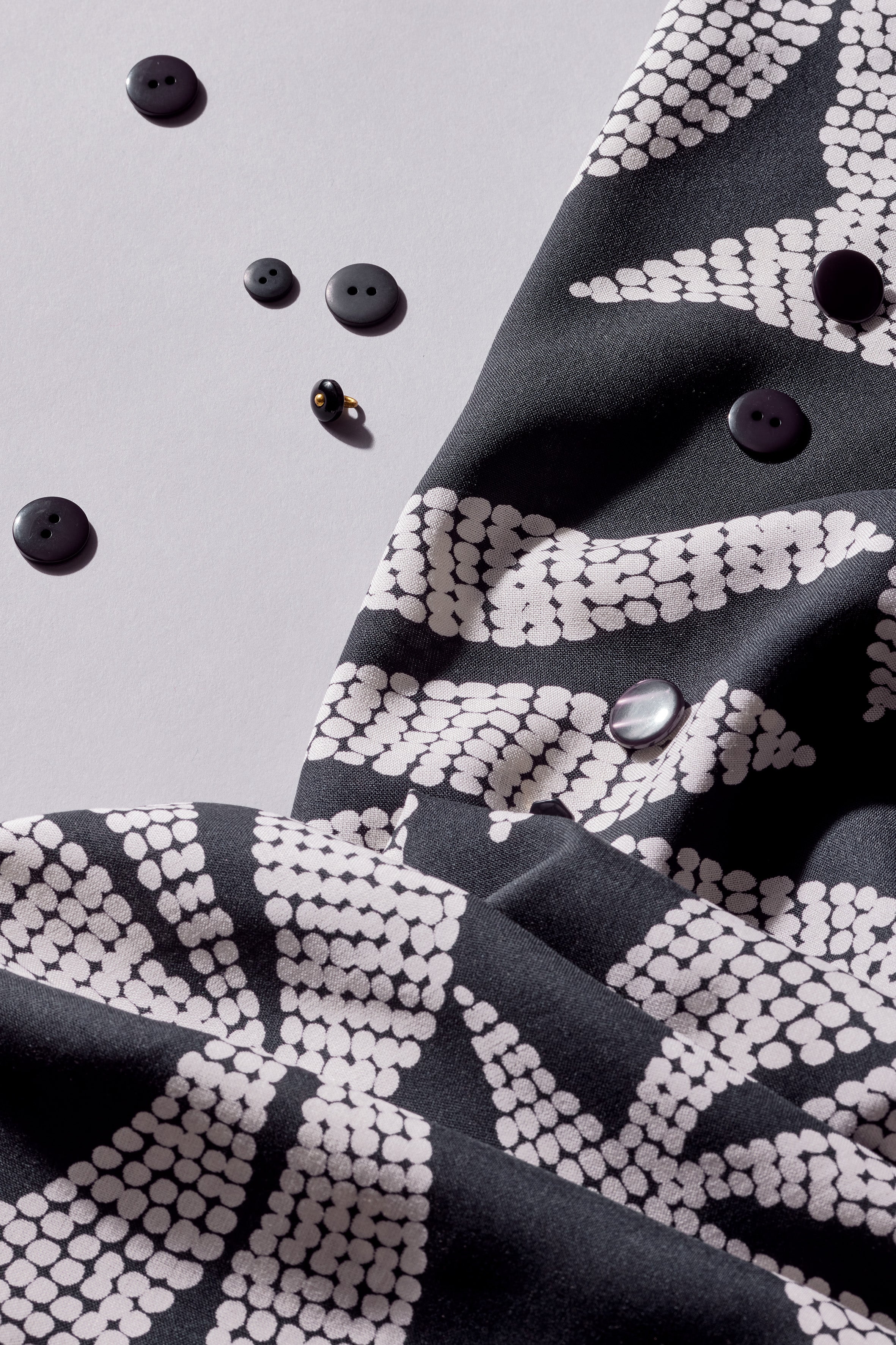 atelier-brunette-tissu-kaola-deep-charcoal-viscose-ecovero image 4
