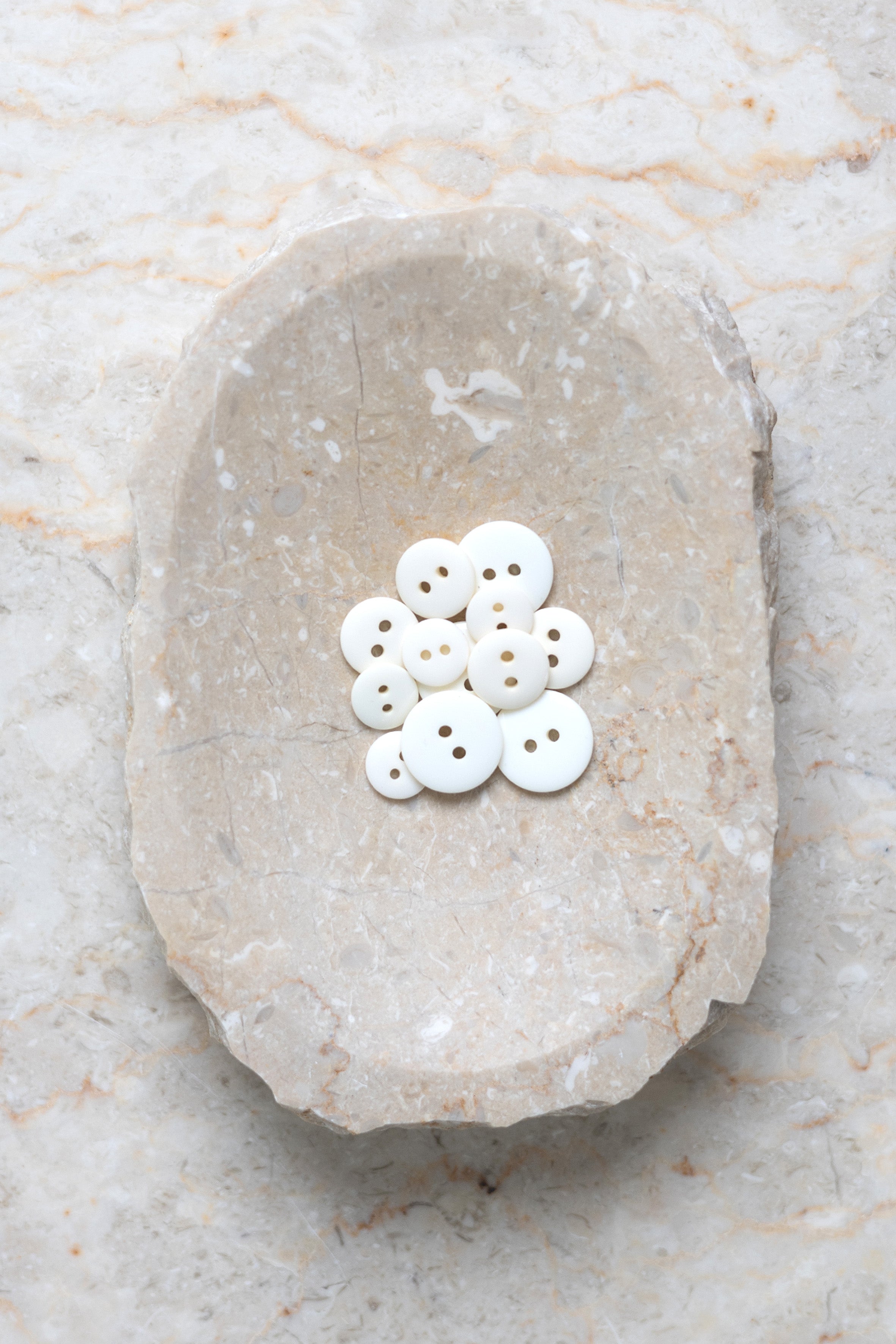 atelier-brunette-boutons-classic-matte-off-white-x-lot-boutons-polyester-teint image 4