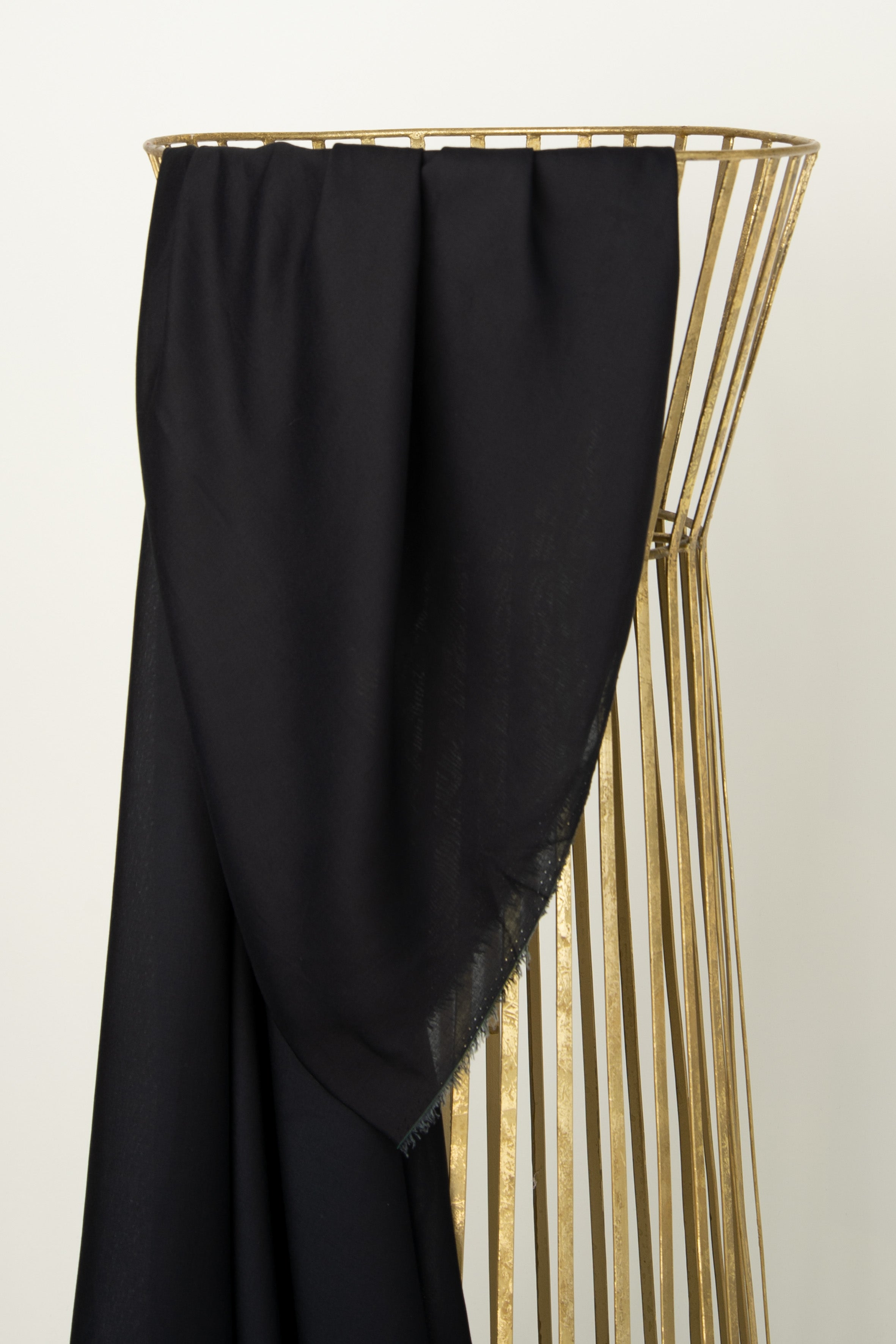 atelier-brunette-modal-viscose-black-tissu-uni-noir-10-cm-x-140-cm image 1