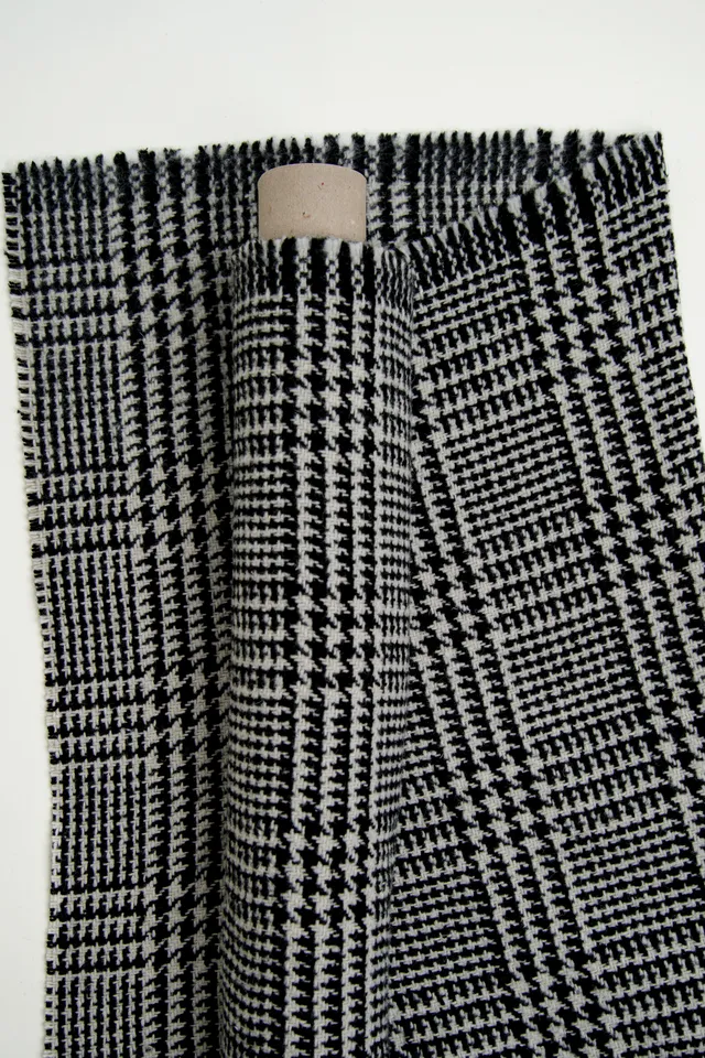 atelier-brunette-tissu-lainage-prince-de-galles-lainage-noir-et-blanc image 1