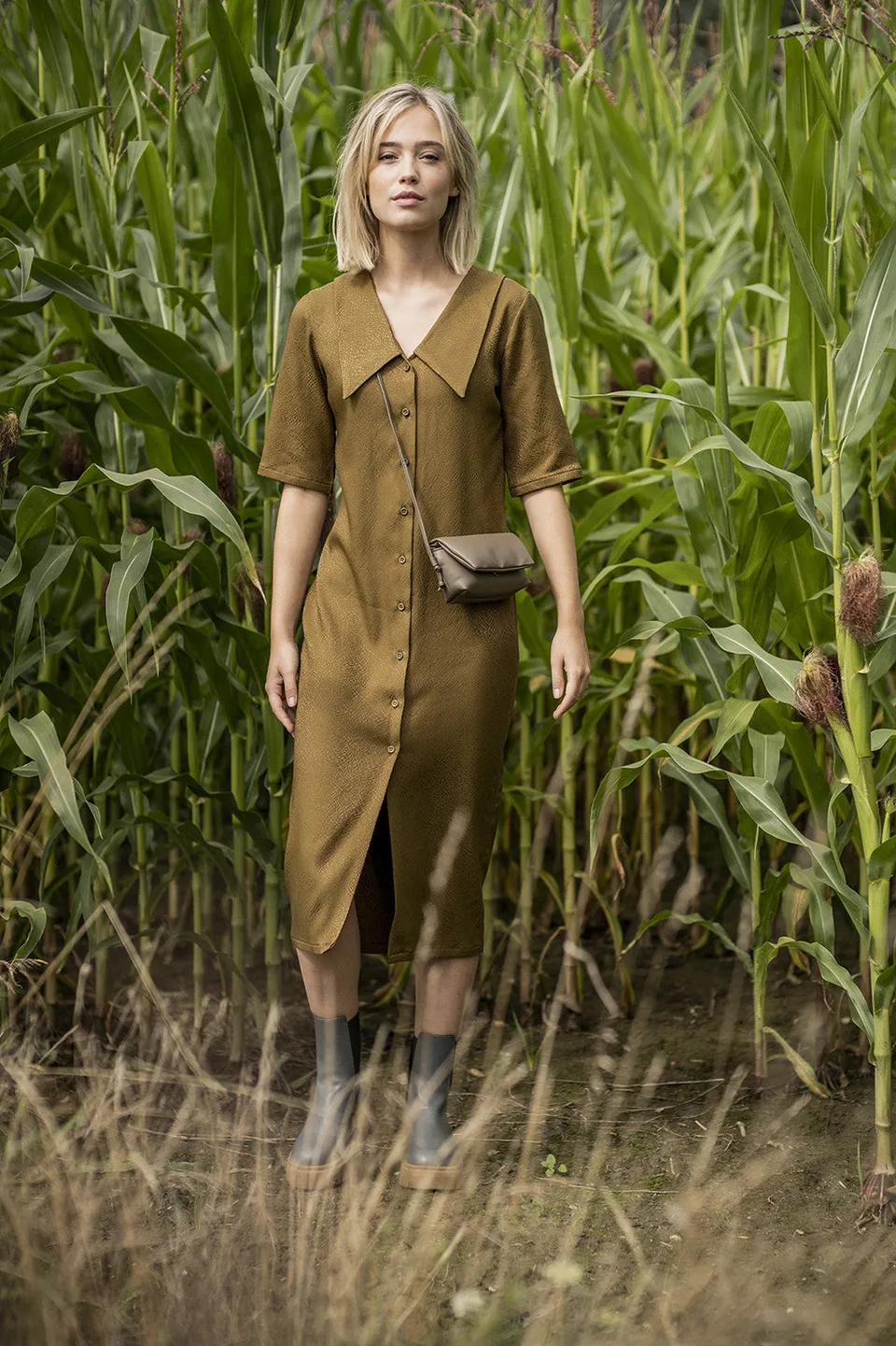 fibre-mood-tilda-patron-de-couture-robe-chemise-col-peter-pan-32-60 image 1